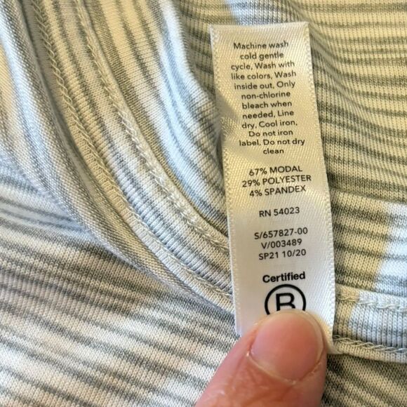 Athleta Cloudlight Stratus Breezy Striped Tee Womens Size Medium Petite - Picture 8 of 10